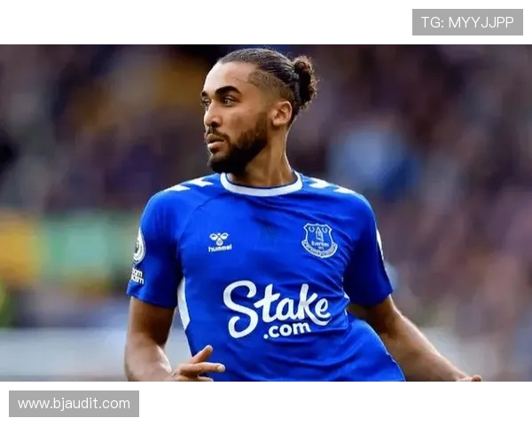 埃弗顿边路进攻特点：传中频繁，依赖速度与套上配合