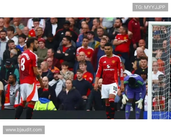 曼联战术体系缺乏稳定性：赛季关键阶段的表现变化对球队争冠形势产生影响